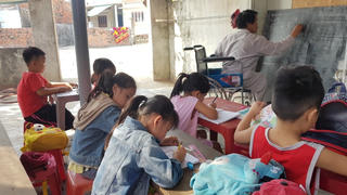 Người thầy khuyết tật của trẻ làng chài