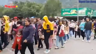 Vạn người rồng rắn đổ về danh thắng Tràng An ngày đầu năm Canh Tý