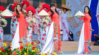 Mùa áo dài mừng đón xuân sang