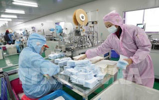Doanh nghiệp lo thiếu nguyên liệu sản xuất khẩu trang