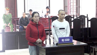 Gọi mẹ chốn công đường
