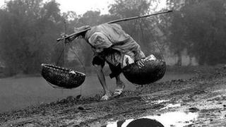 Đớn đau sau chiếc áo choàng “hạnh phúc”?