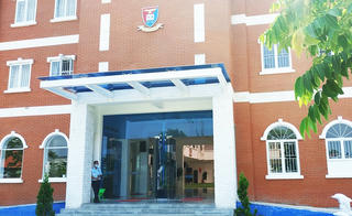 Bị phản ứng vì thu học phí, Trường Việt Anh nói gì?