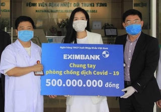 Eximbank tiếp tục ủng hộ 500 triệu đồng tiếp sức cho BV Bệnh Nhiệt đới Trung ương