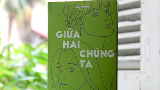 Giữa hai chúng ta - Sally Rooney