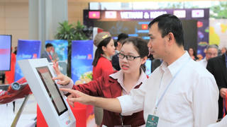 Tải App trúng Vespa, ở nhà và mua sắm online