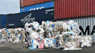 TP HCM: Hàng ngàn container phế liệu tồn đọng cần xử lý 