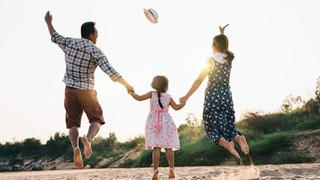 Giúp trẻ vượt qua “cơn bão” cuộc đời