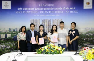 Văn Phú - Invest trao giấy chứng nhận quyền SDĐ và quyền sở hữu nhà ở khối thấp tầng tại The Terra - An Hưng