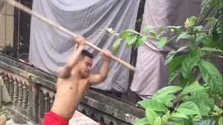 Hưng Yên: Dùng cuốc tấn công hàng xóm gây thương tích