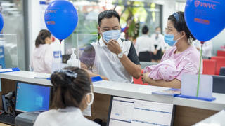 Không phải đi tiêm xa, người dân Huế và Vũng Tàu có thêm chi phí tiêm vắc xin phòng bệnh