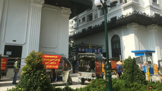 Vì sao Cty Nhuệ Giang bị cổ đông căng băng rôn phản đối?