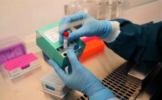 Vinmec phát triển thành công 02 bộ Kit phát hiện và chẩn đoán Virus SARS-CoV-2