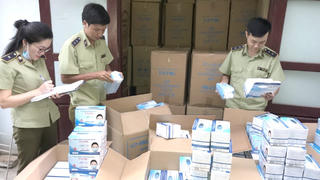 Thị trường khẩu trang y tế: Không “sốt” giá nhưng xuất hiện hàng trôi nổi