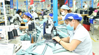 Dệt may Việt Nam: “Khó chồng khó” khi Covid-19 quay lại