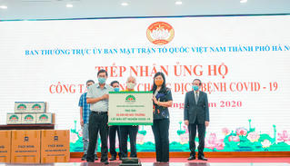 Bệnh viện Hồng Ngọc tặng Sở Y tế Hà Nội 20.000 bộ môi trường lấy mẫu xét nghiệm Covid-19