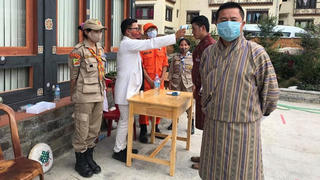 Quốc gia hạnh phúc nhất thế giới lần đầu phong tỏa vì đại dịch Covid-19