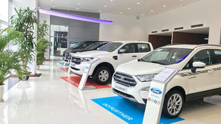 Đang đà tăng, thị trường ô tô bất ngờ gặp trở ngại kép