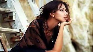 Tìm em, tôi tìm, từng hạt sương mai”...