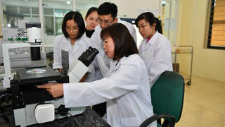 Người “đỡ đầu” cho bà con miền sơn cước