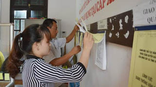 Những đối tượng nào được xem xét tiếp nhận vào làm viên chức?