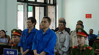 Đường dây dùng phiếu lĩnh lương hưu “rởm” mang cầm cố