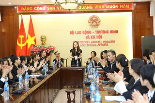 Cuộc thi tìm kiếm tài năng ngành làm đẹp - gay cấn từ vòng mở đầu