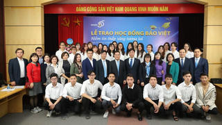 Học bổng “Bảo Việt - niềm tin thắp sáng tương lai” đồng hành cùng sinh viên trường Đại học Kinh tế Quốc dân