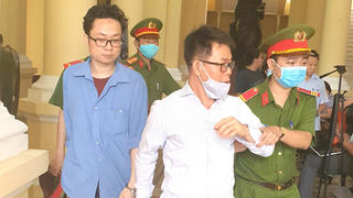 Nghịch lý trong kỳ án xôn xao dư luận TP HCM: Người “cư trú trái phép” lại bị... “xâm phạm chỗ ở”