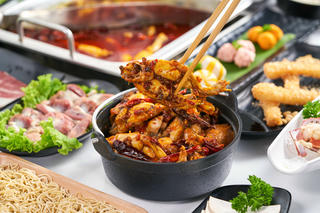 Vừa ra mắt, lẩu Ếch Jiang Hu gây “choáng” với nước lẩu tổng hợp gần 40 mỹ vị thảo mộc