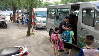 Hà Nội yêu cầu tổ chức dịch vụ ô tô đưa đón học sinh bảo đảm an toàn 