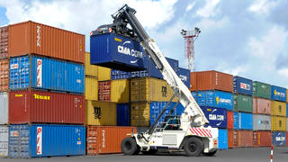 Tìm cách giải "bài toán" thuê container giá cao