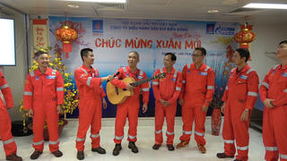 Xuân sớm trên các công trình dầu khí biển