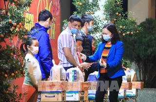 Tết vắng nhà của 'thủ lĩnh' điểm cách ly chống dịch trường Tiểu học Xuân Phương