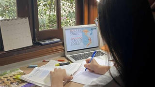 Các trường đại học chuyển sang học trực tuyến phòng COVID-19
