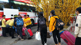 Những chuyến xe mùa Xuân chở người nghèo về quê ăn Tết