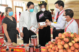 Thưởng thức vải thiều - san sẻ yêu thương