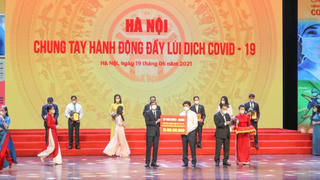 HDBank trao 20 tỷ đồng hỗ trợ TP Hà Nội phòng, chống dịch COVID-19