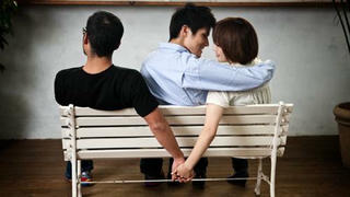 Chồng lén lút chung sống và con riêng với người khác, pháp luật xử thế nào?