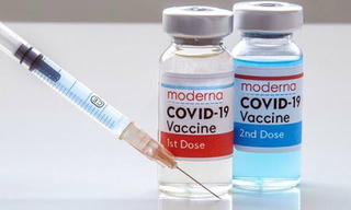 Giá vắc xin COVID-19 “đội” lên ít nhất 5 lần vì độc quyền