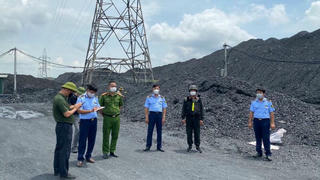 Tiếp vụ đường dây khai thác 'chui' hàng triệu tấn than: Hai 'đại gia lan đột biến' liên quan gì?