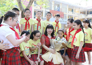 Cô giáo Hà Nội và những bến bờ khát vọng…