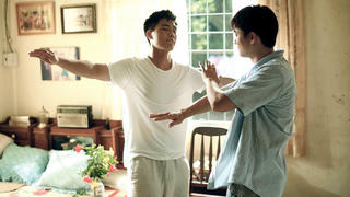 Câu chuyện của những người 'đi... ngược gió'