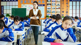 Trung Quốc sắp ra luật cấm giáo viên yêu học sinh