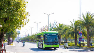 Xe buýt điện VinBus chính thức tham gia mạng lưới vận tải công cộng Hà Nội