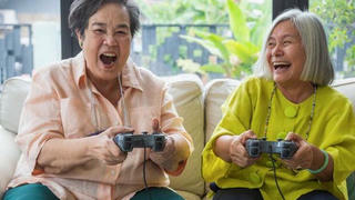Trung Quốc: Người già trở thành “gamer tóc bạc”