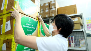 Hơn 1 triệu viên Molnupiravir nhập vừa về tài trợ cho chương trình thí điểm điều trị F0 tại nhà