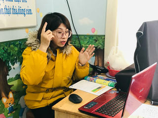 Chuyện trường khiếm thính học trực tuyến trong mùa dịch