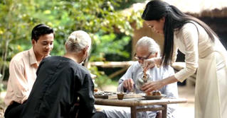 Ngày Xuân bàn chuyện thưởng trà