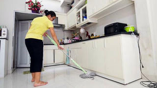 Ngược đãi người giúp việc có thể bị phạt tới 75 triệu đồng